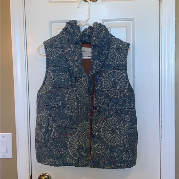 Vest - Picture 1 of 3